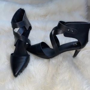 Womens Joe’s Black strappy heel closed toe size7.5